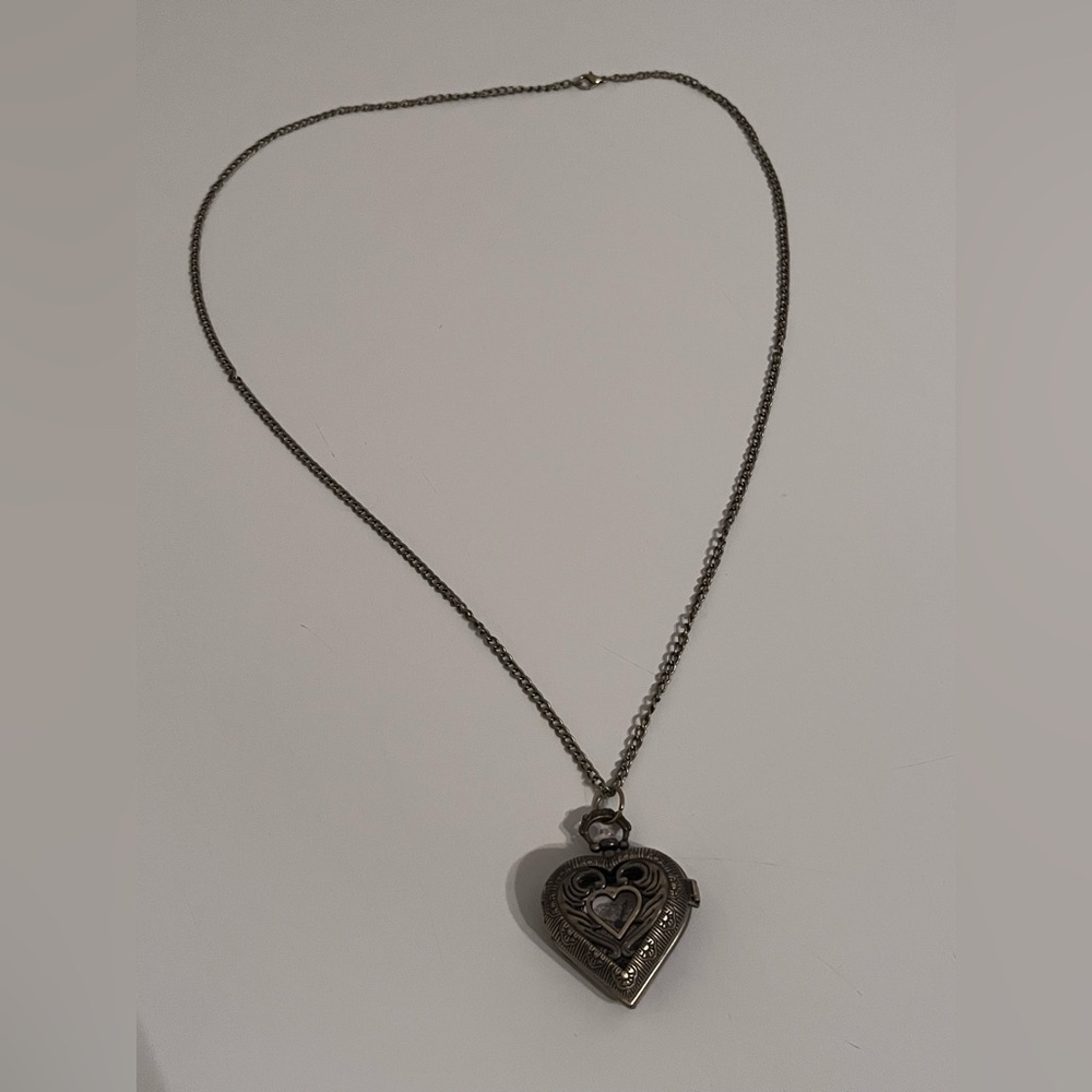 🕰️ Antiqued Silver Heart Locket Necklace | Intricate Filigree Design